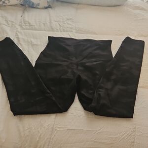 Old Navy Black Camo High-Waist Leggings